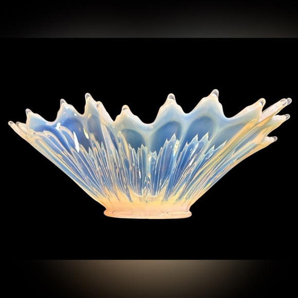 Fostoria Heirloom Opalescent Glass Mid-Century Modern Handkerchief Bowl - Picture 4 of 16